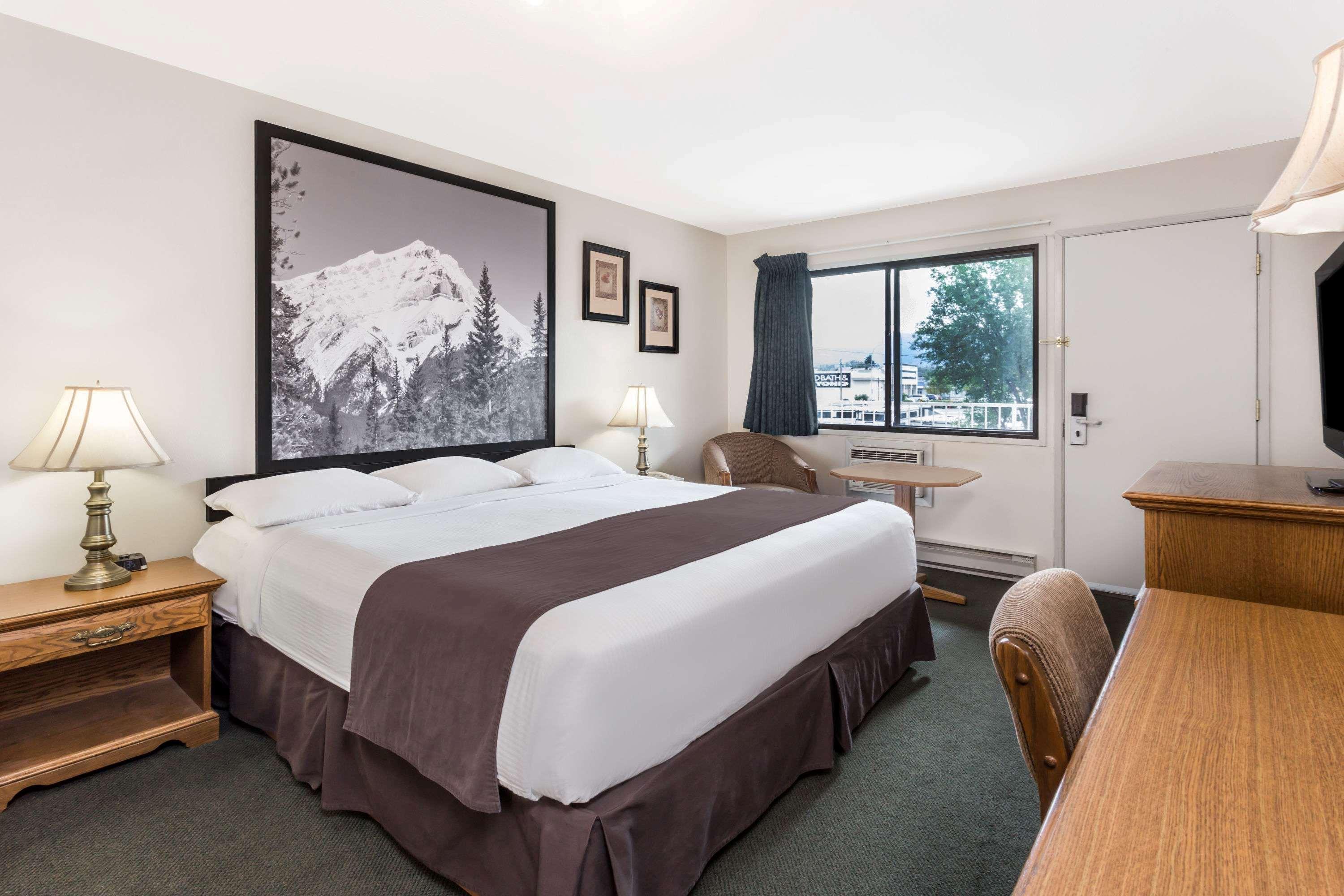 Super 8 By Wyndham Kelowna Bc Eksteriør billede