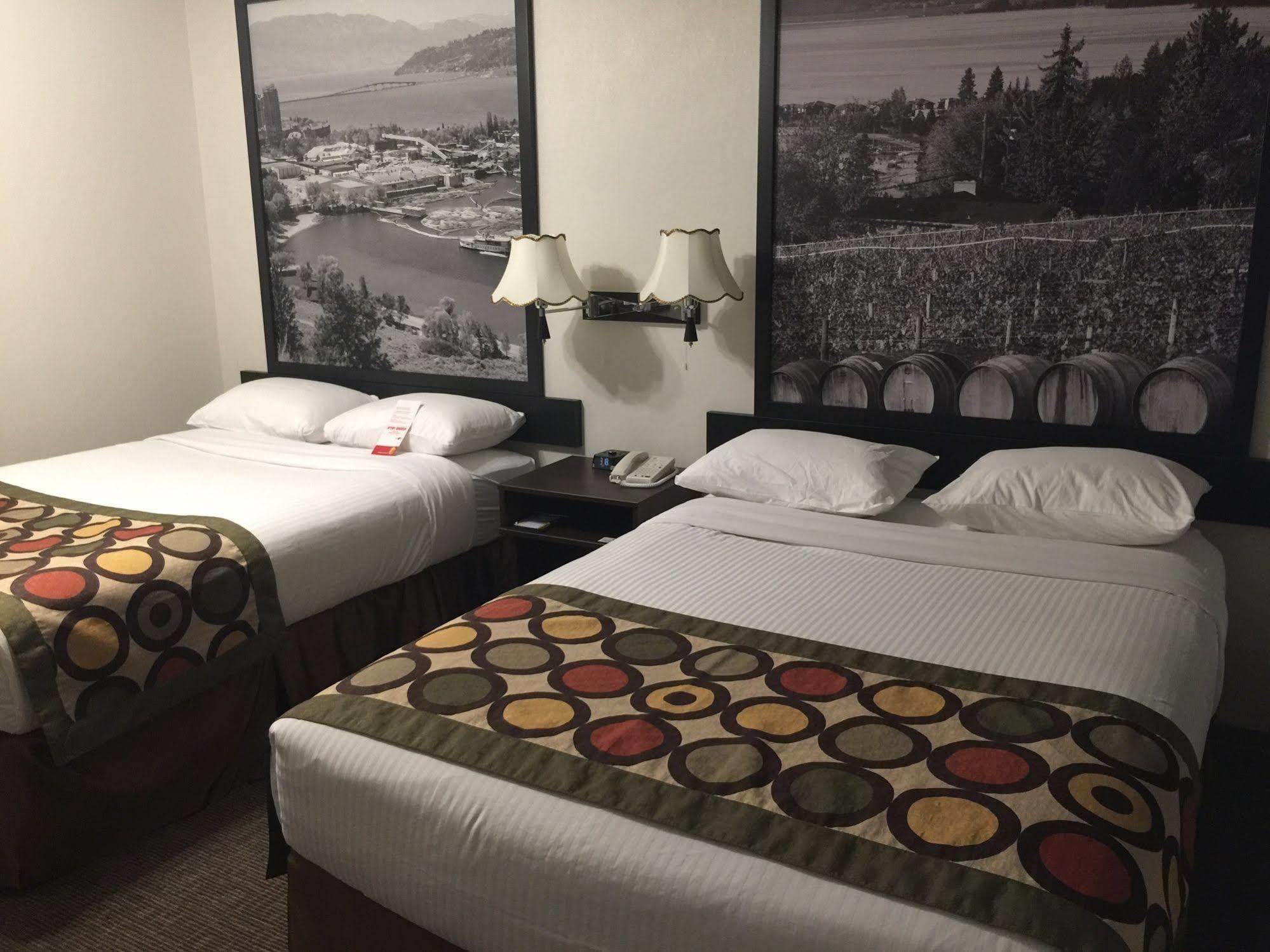 Super 8 By Wyndham Kelowna Bc Eksteriør billede